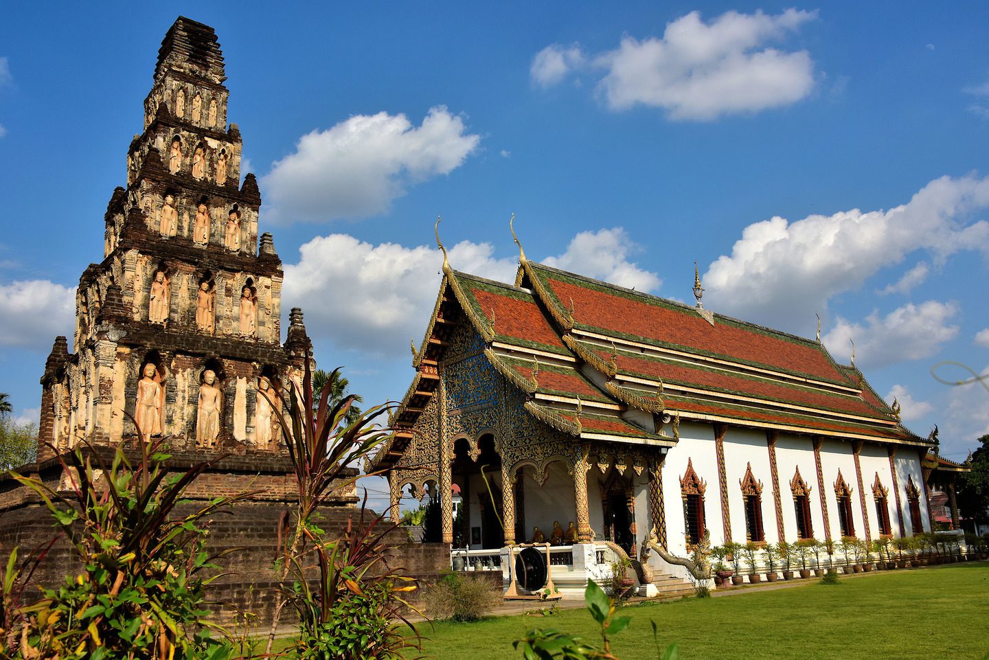 เหรียญหลวงพ่ออุ่ม วัดไผ่ต่ำ จ.สระบุรี รุ่นแรก ปี 2497